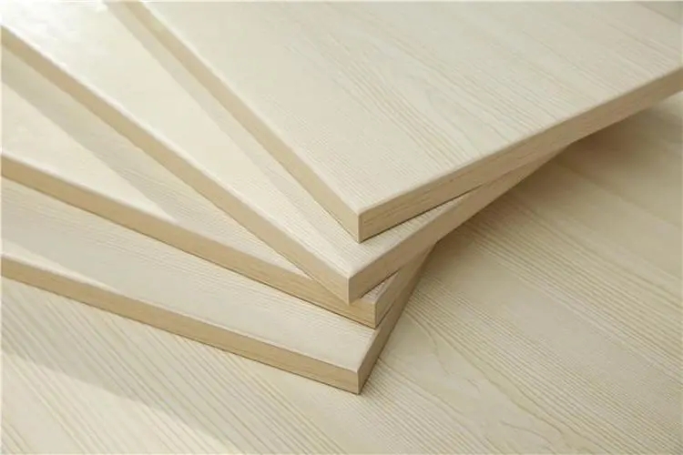 Die Wahl des Schmelzklebstoffs in der Plattenmöbel-Kantenanleimindustrie.